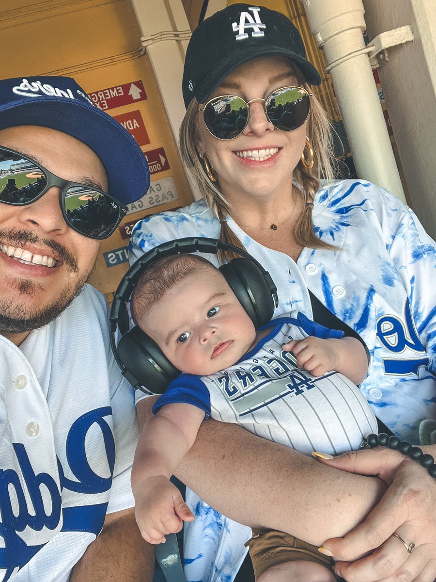 ruizspeaces's tweet photo. Jacks first #Dodgers game! https://t.co/mYrwhXDwuT