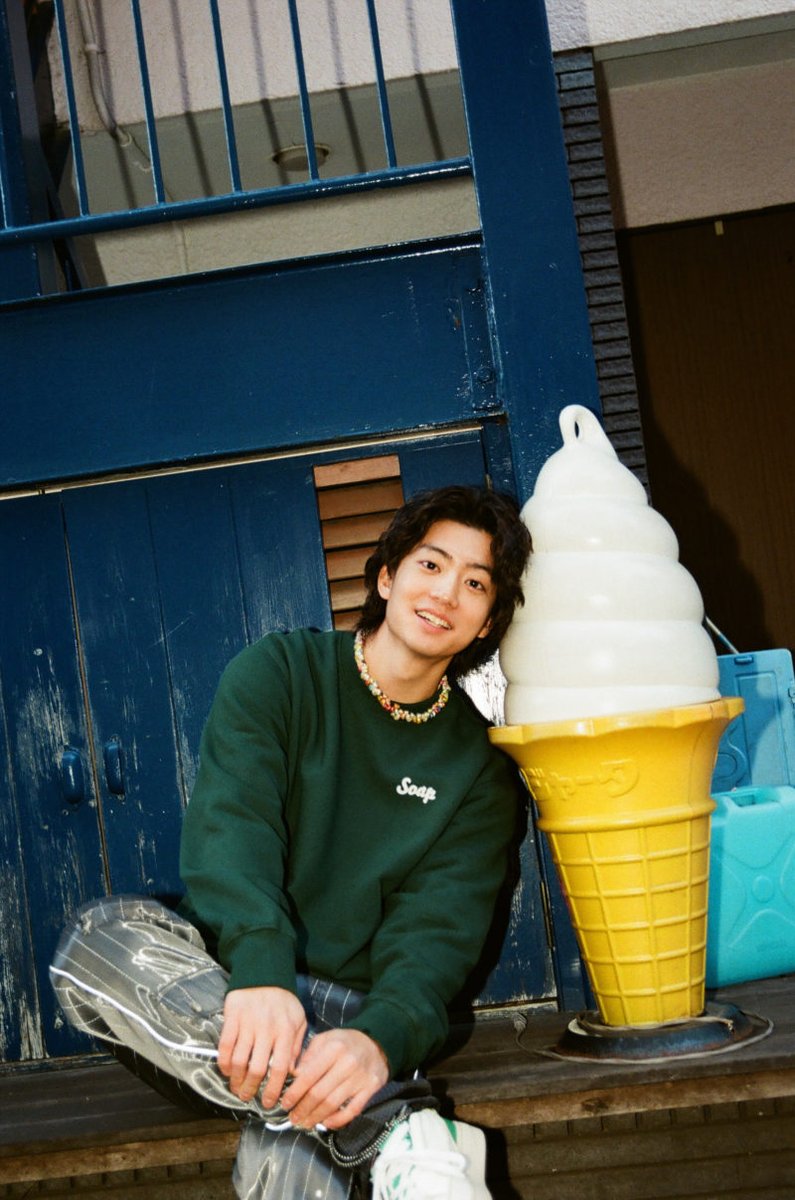 60_magazine's tweet photo. 伊藤健太郎が着るSOAP SEOUL【連載 #アジアンストリートスタイル 】
Q,最近ヘビロテしている楽曲は?
エアロスミス「Angel」
今夜は、エアロスミス の「Angel」を聞こう♪
https://t.co/TtLOjg1uJ4 https://t.co/gikeJHMGjr