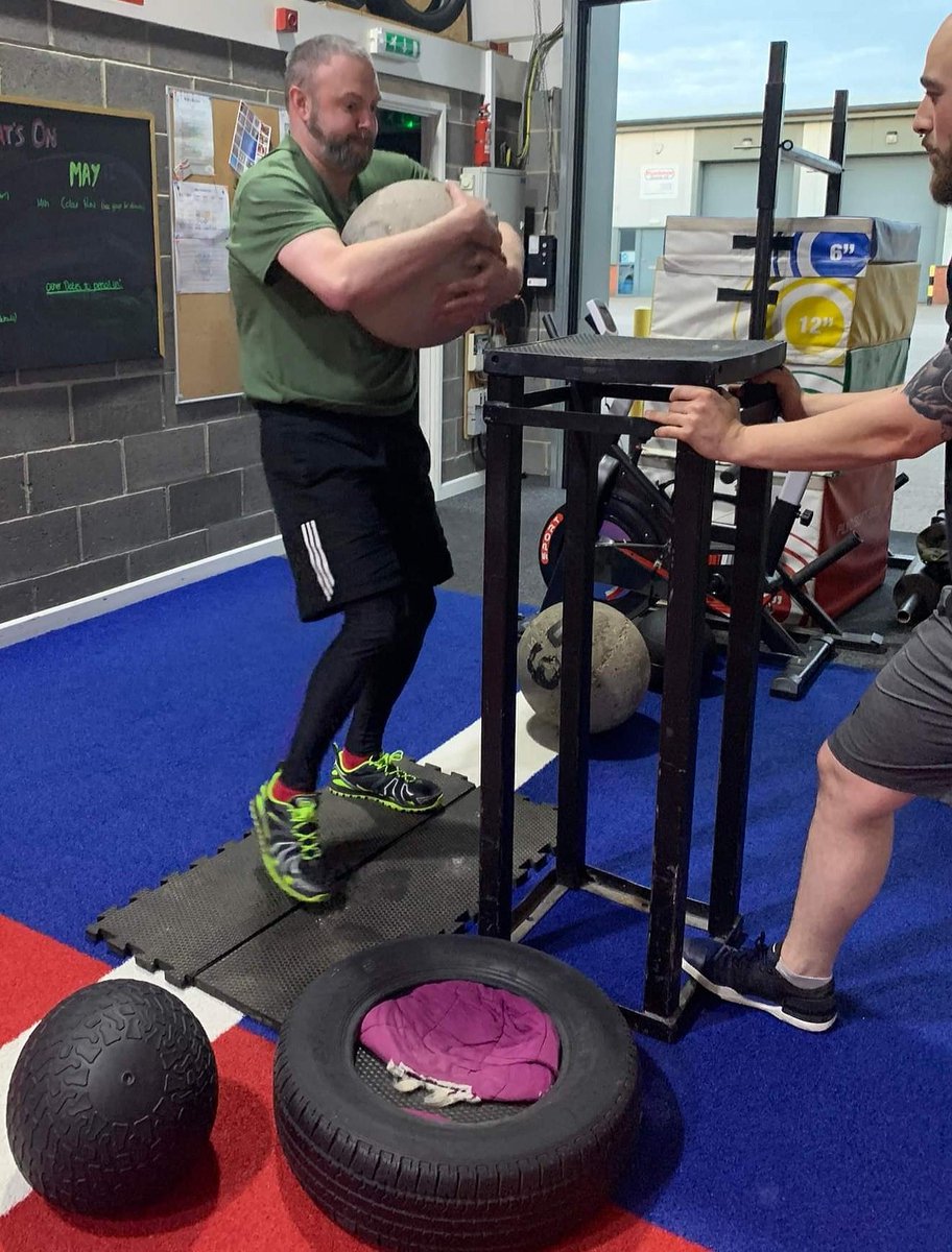 Just_J4mie's tweet photo. As well as my deadlift preparation, over the last few weeks I have upped the ante and tried my hand at some NEW things in a NEW gym.
#logpress #atlasstones #gym #strongman #strength #farmerswalk #BeastMode #personalchallenges 💪💪🏋♂️ https://t.co/HMGactvnBn