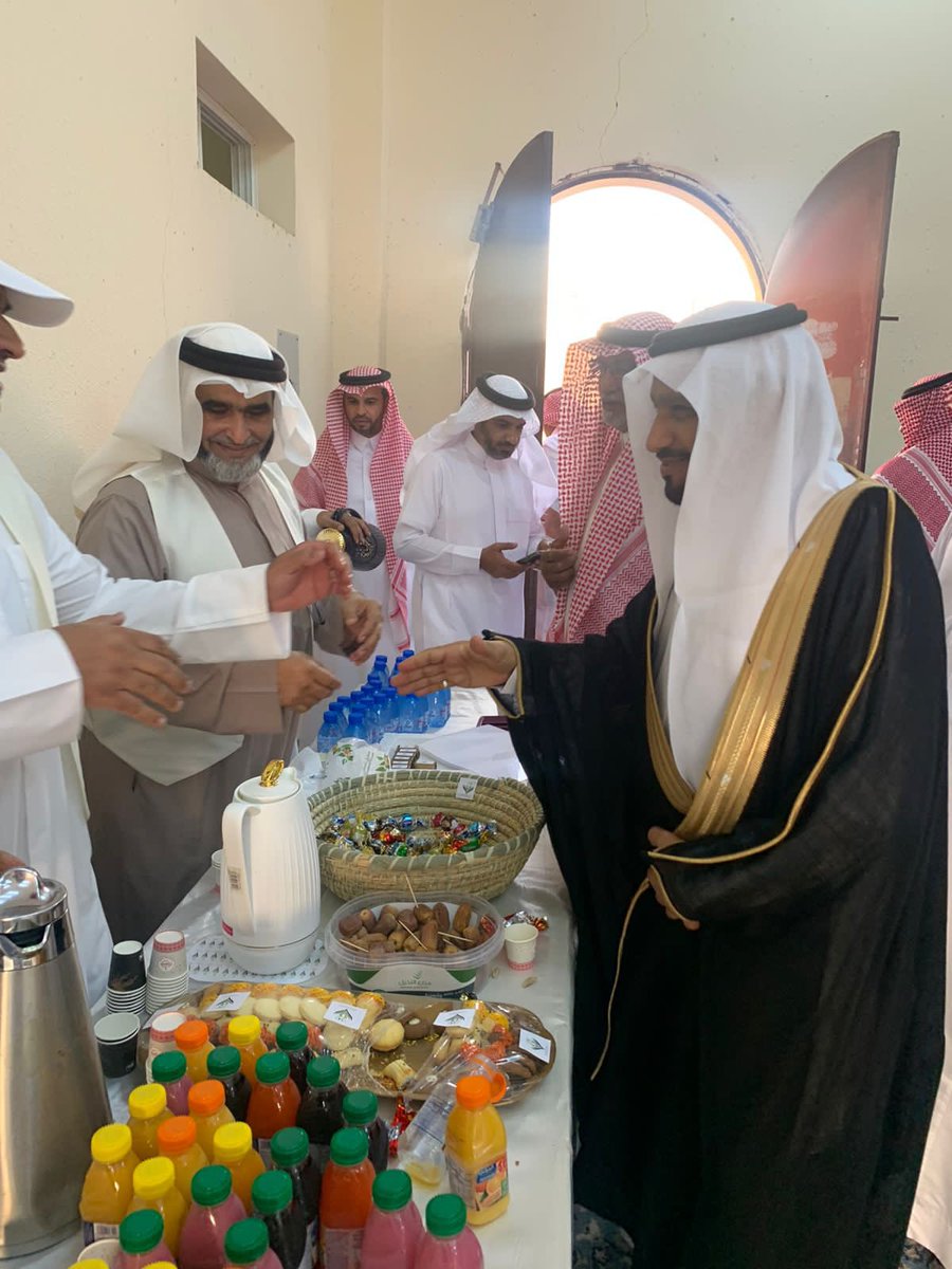 شارك رئيس مركز سيالة والسليم الاستاذ / محمد بن هادي الاسلمي الأهالي فرحتهم وعبر عن بالغ التهاني للقيادة والشعب الكريم بالعيد السعيد