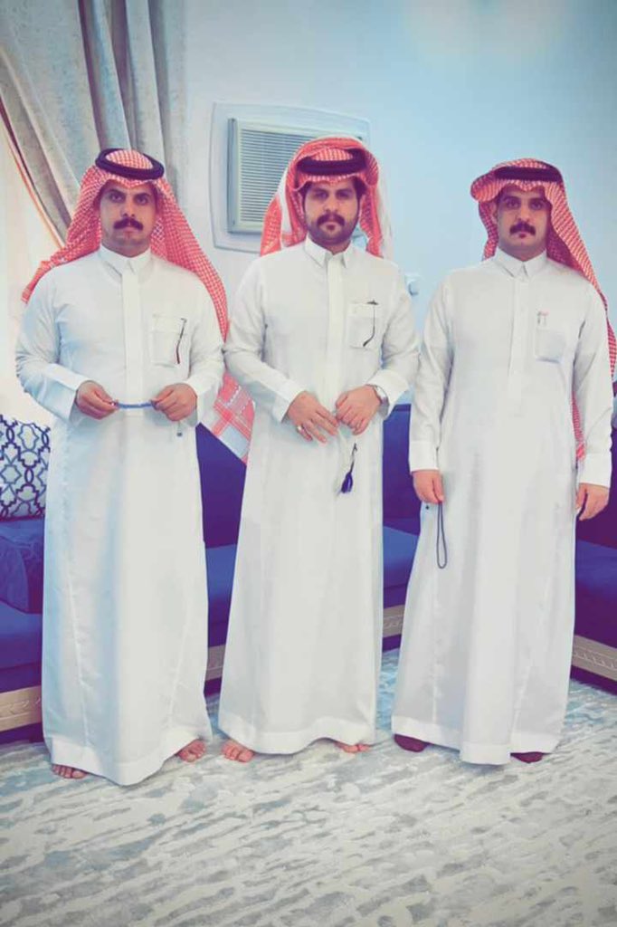 كل عام و انتم بخير ، و من العايدين الفايزين ان شا الله ، 
من سنابي مع اخواني