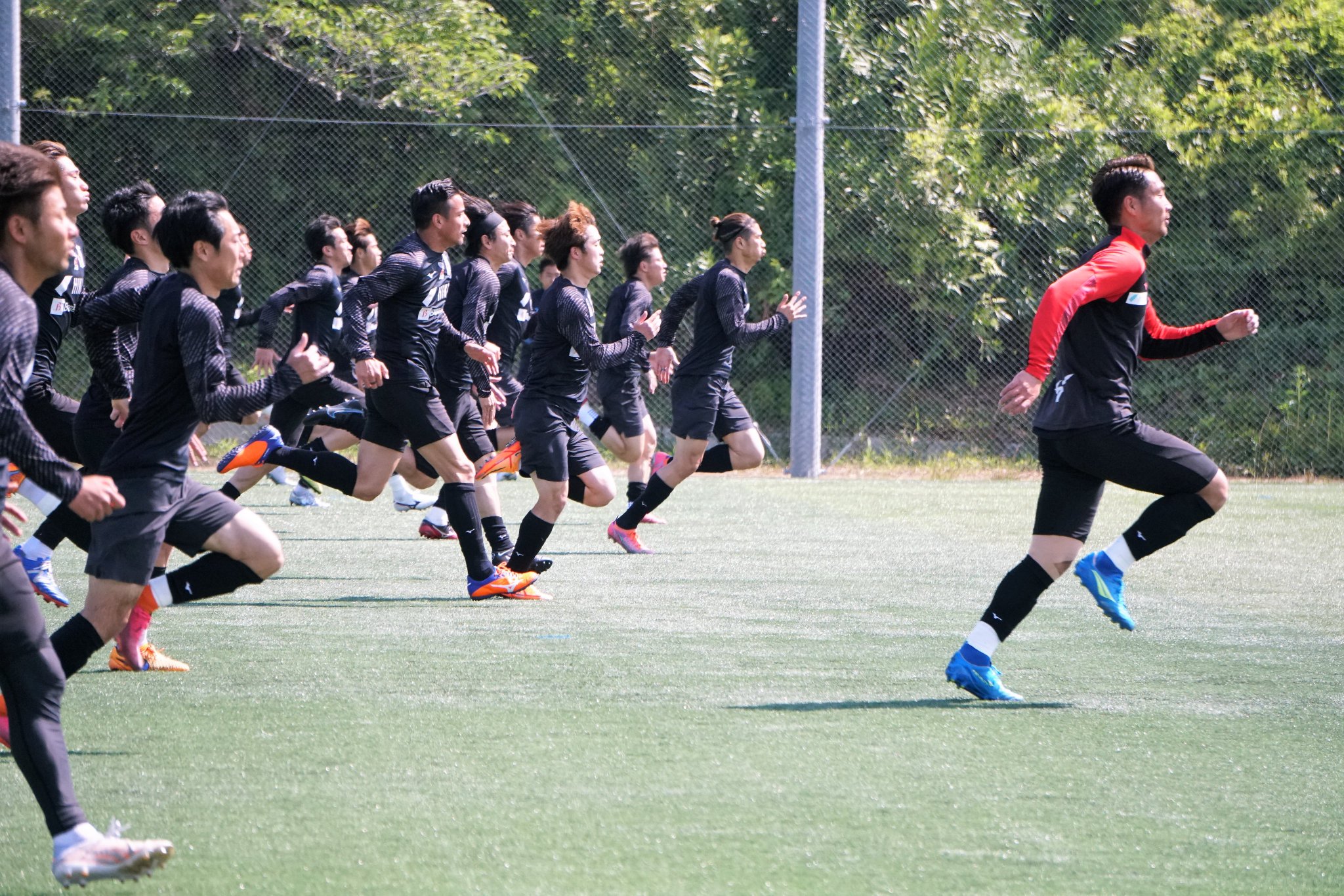 愛媛FC 選手トレーニングウェア　アオアシ　Ｌ 愛媛FC、2023新ユニフォーム発表！鎖骨に『アオアシ』キャラが