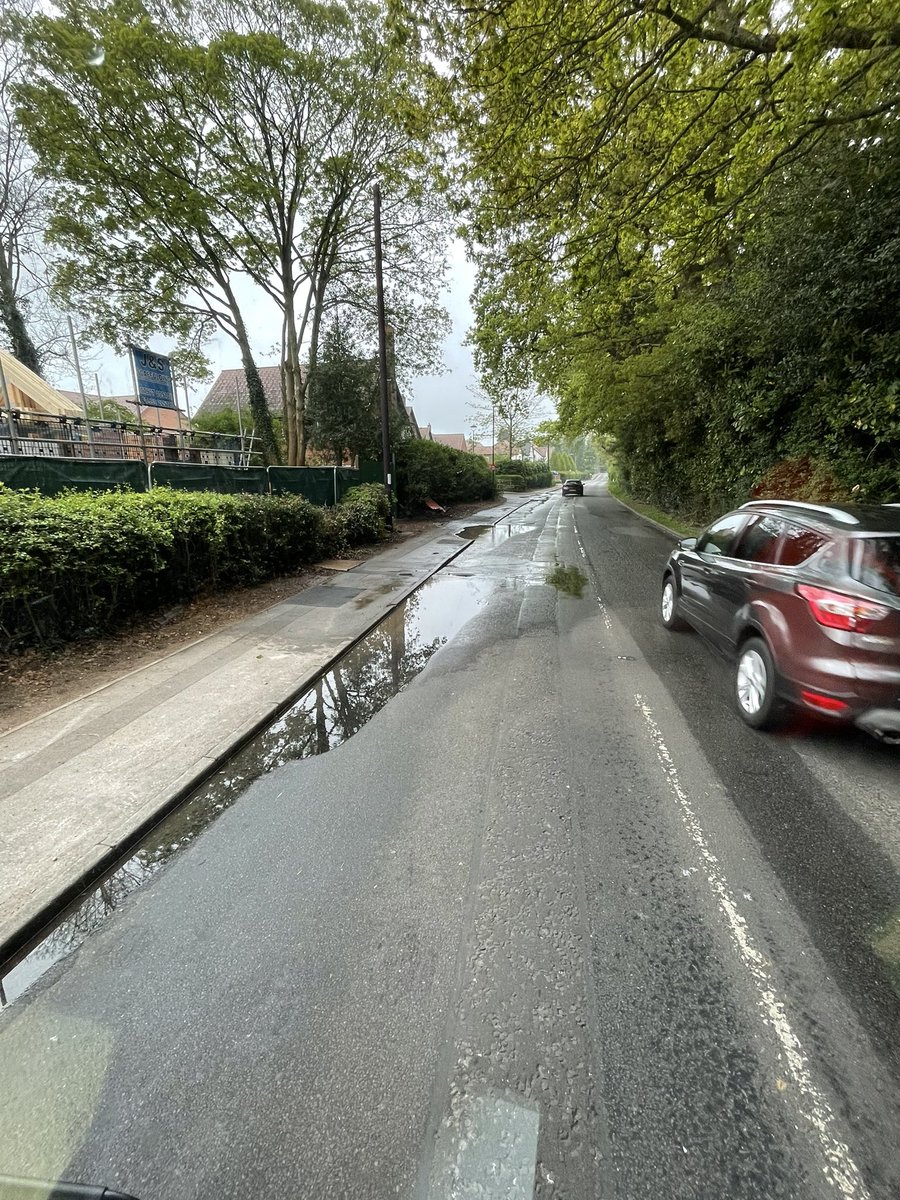 Ryan_ashley92's tweet photo. @stwater @SolihullCouncil big leak on Four Ashes Road by St Phillips Grove. https://t.co/P5G8TfBdcE