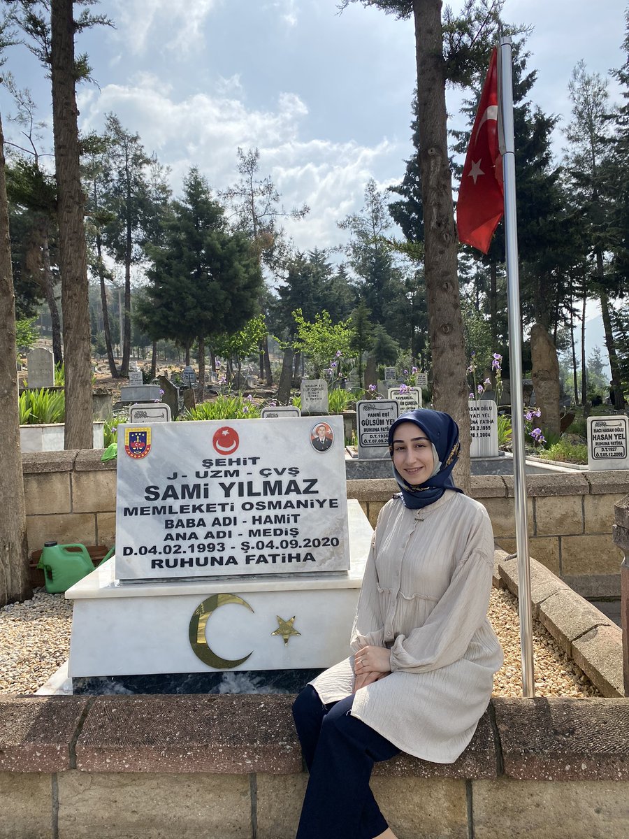 abiminsolomuzu's tweet photo. Hem seninle hem sensiz geçen 3.bayramımız,bayramın mübarek olsun ellerinden öperim iki gözüm..🤍 https://t.co/cNr2A0DxSu