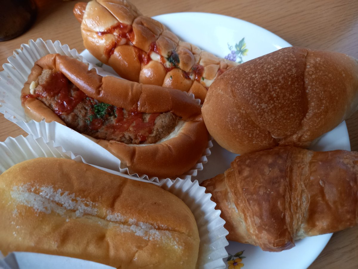 yumyumfatman's tweet photo. 病院でMRI検査してきました
家を11時半過ぎに出て15時過ぎに帰ってきました
今週はもう一度検査があり
来週2回の通院の後
入院~手術です
今のうち美味しいものを食べて力を付けます
そして今日も院内のパン屋
#CAFECORE (#カフェコア)でパンを購入
#秋田市
#パン屋
#ベーカリー
#病院
#院内 https://t.co/er94DHbWvX