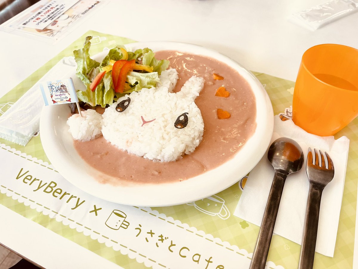 ryokucya125's tweet photo. 初めてのガチ大須巡りtweet③は、目的の 【Very Berry×うさぎとcafe】コラボイベントのうさカフェへ。ピンク色のカレーライスを頂きました。甘口っぽいですが、ちゃんとピリ辛で美味しかったです🍛😋 んでチモラーメンの屋台ジオラマがリアルで萌りました。
#うさぎとCafe #VerryBerry https://t.co/7LZGtgJ7YS