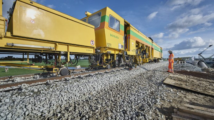 BAM Infra Nederland zet sinds een jaar ArcGIS in bij het plannen en uitvoeren van werkzaamheden aan het spoor. Deze nieuwe manier van werken zorgt er voor dat de mensen op het spoor niet langer in de weer hoeven met een papieren werktekening. Lees verder: okt.to/dbW6nR