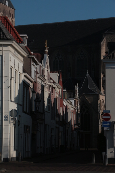 Cultuurzien's tweet photo. Gevelrij Venestraat in de ochtendzon, maandag 2 mei, ca. 08.30 uur.
#kampen #overijssel #venestraat #gevels https://t.co/rTOlMkMx5L