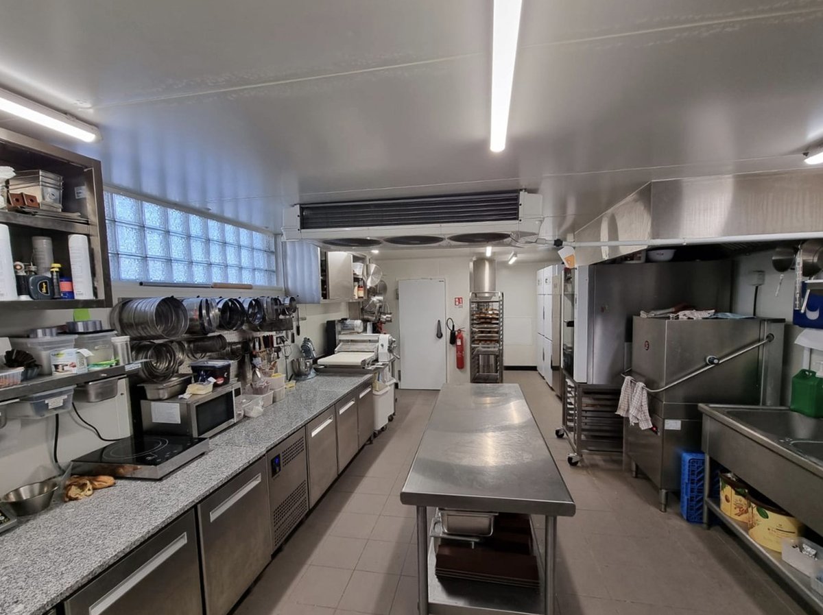 GroupementGasel's tweet image. Notre Associé, la société #BIZERN a fourni et mis en place le matériel pour une nouvelle pâtisserie à FONT-ROMEU, station des Pyrénées Orientales.🥐

Les équipes ont privilégié des Fournisseurs Gasel pour ce projet comme #Isotech, #Tournus ou encore #Dagard. 

#Installateur