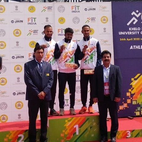 soundaryaedu's tweet photo. Hearty congratulations to Virupakshappa Angadi from SIMS College representing Bangalore University has won SILVER MEDAL in 200 M. run at 2nd KHELO INDIA UNIVERSITY GAMES 2021 Bangalore athletics championships for Men 2021
#studyinkarnataka #medals #200m #200meters  #KheloIndia https://t.co/EOyML3ytje
