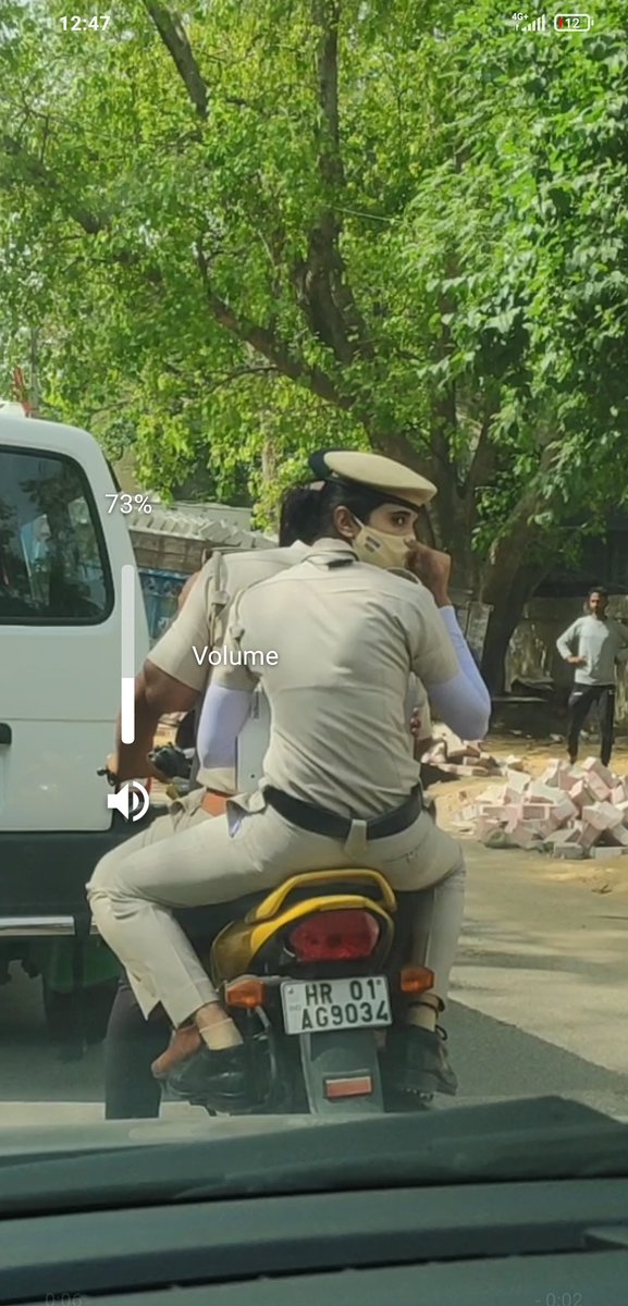 DivyanshNa's tweet photo. #CSKvSRH #Dhoni #TrafficPolice #EidMubarak @cmohry @nitin_gadkari @SDMMahendragarh @police_haryana
please take action against them.
No mask, No Helmet, 3 person on 2 wheeler. Government vehicle mishandled. Please fine them accordingly. https://t.co/cJXZQ2pitd