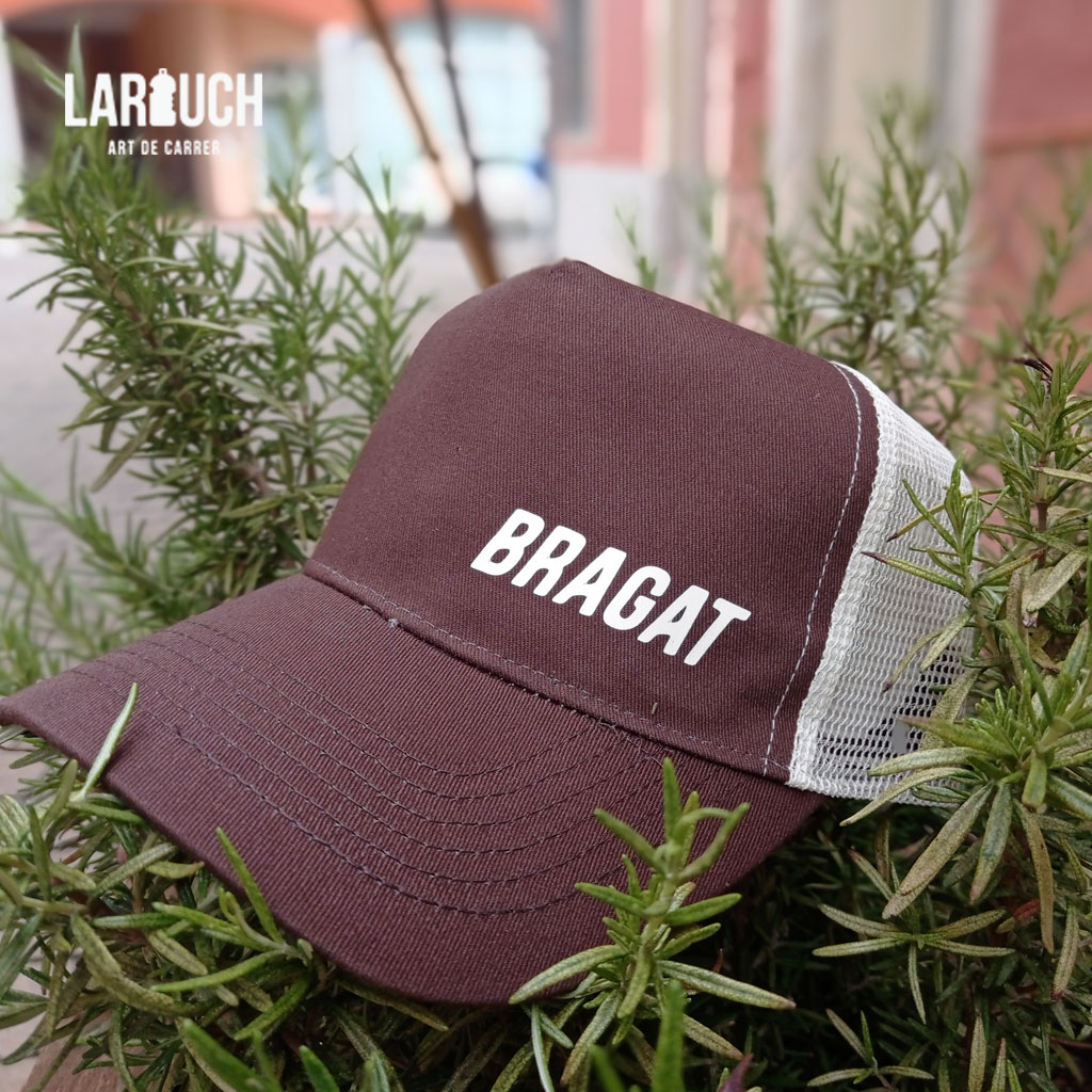 Larouchart's tweet photo. Les gorretes més socarrones que voreu per ahi. #Recabró #Bragat #Trucker #ArtDeCarrer #Aspai #Mardà #AixòÉsAixina #Ausaes #Moatros https://t.co/lEJB1ASUtt
