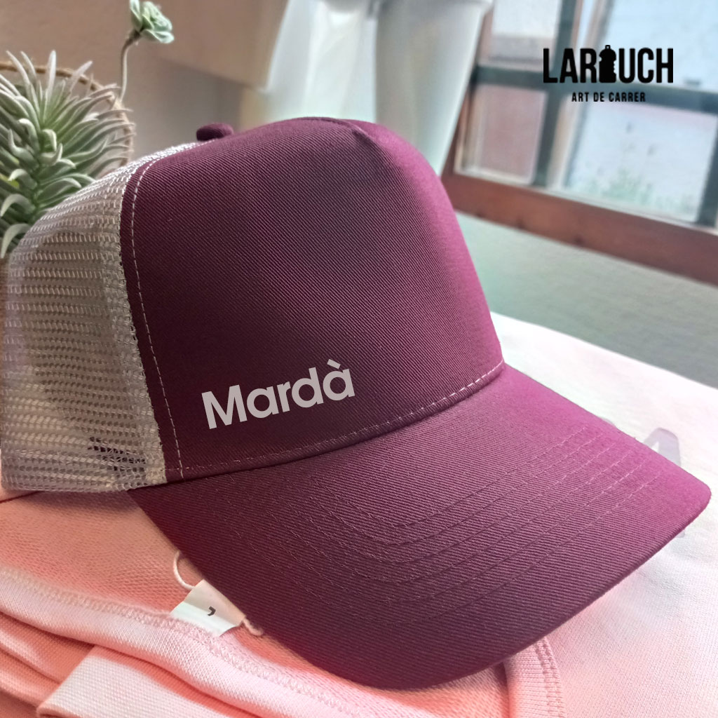 Larouchart's tweet photo. Les gorretes més socarrones que voreu per ahi. #Recabró #Bragat #Trucker #ArtDeCarrer #Aspai #Mardà #AixòÉsAixina #Ausaes #Moatros https://t.co/lEJB1ASUtt
