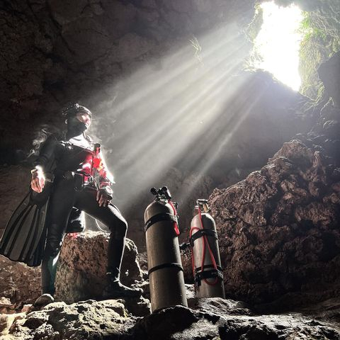 fourth_element's tweet photo. Escape the ordinary. Find your adventure.
#fourthelement
.
.
Diver: @kiranalarasati with @rrdivers, Lapahiya Cave, Buton Tengah
Photo: @iping_kenji
Rec Fins > https://t.co/tSHJ5hKwDR
.
.
.
.
#fourthelement #superhero #adventure #discover #cavediving #scubadivin... https://t.co/rCuJmUjL8v