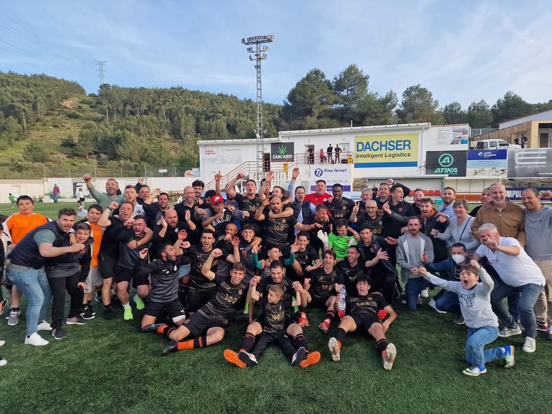 Dawid220216's tweet photo. Somos equipo de promoción 2 RFEF 🧡🖤🧡🖤💪🔥⚽ https://t.co/6FdaPeC7Vf