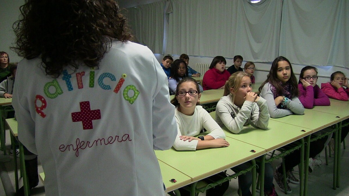 EnfermerosasCS's tweet photo. En el Día Internacional Contra el Bullying, el #COECS pone en valor la labor de la enfermera escolar en la prevención de situaciones de acoso escolar. https://t.co/h3bYbwovi3 https://t.co/X0NZkiwa2M