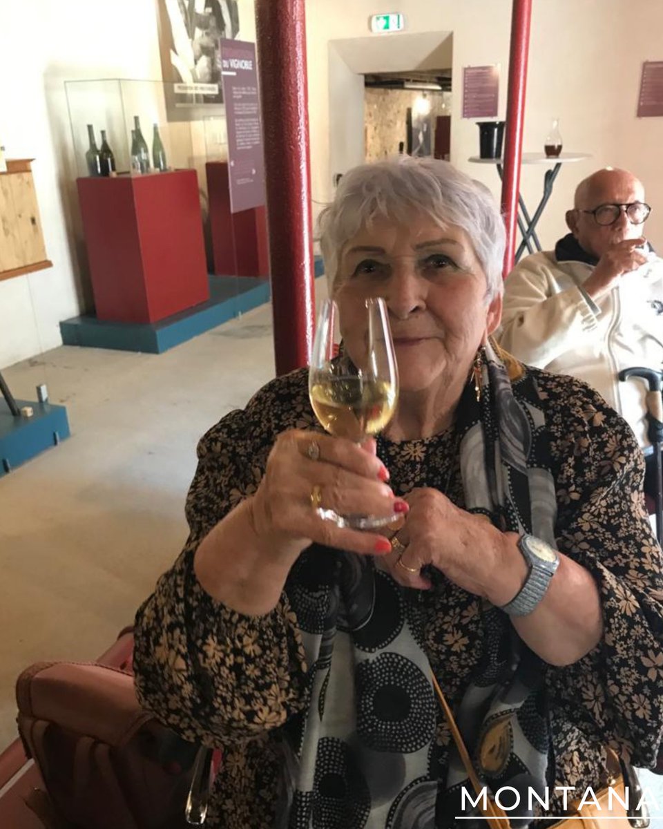 GroupeMontana's tweet photo. [#MondayMotivation🌞]
Jolie sortie pour nos résidents qui ont profité d'un repas aux saveurs de Jean à Chemillé ! 🍴
Au programme de la journée : galettes et crêpes... miam...😋 puis visite au Musée de la vigne et du vin d'Anjou !
Merci pour ce bel accueil !😉
@musee_vin #seniors https://t.co/EKvYowqdJy
