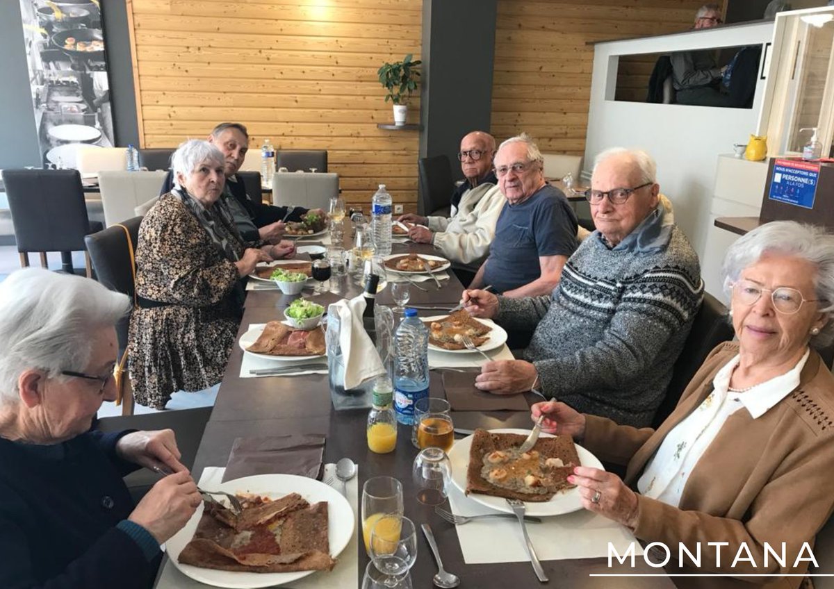 GroupeMontana's tweet photo. [#MondayMotivation🌞]
Jolie sortie pour nos résidents qui ont profité d'un repas aux saveurs de Jean à Chemillé ! 🍴
Au programme de la journée : galettes et crêpes... miam...😋 puis visite au Musée de la vigne et du vin d'Anjou !
Merci pour ce bel accueil !😉
@musee_vin #seniors https://t.co/EKvYowqdJy