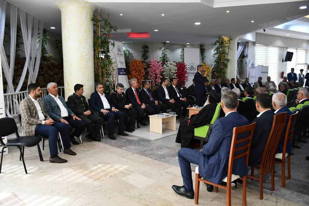 adiyamantso's tweet photo. Yönetim Kurulu Başkanımız Mustafa Uslu, Başkan Yardımcımız Ahmet Metin Günay ve meclis üyelerimiz İl protokolümüzün katılımlarıyla gerçekleştirilen Resmi Bayramlaşma Törenine katıldı.
@TOBBiletisim @RHisarciklioglu @mustafauslu_02 @metingunay02 https://t.co/0I6rHWAsIb