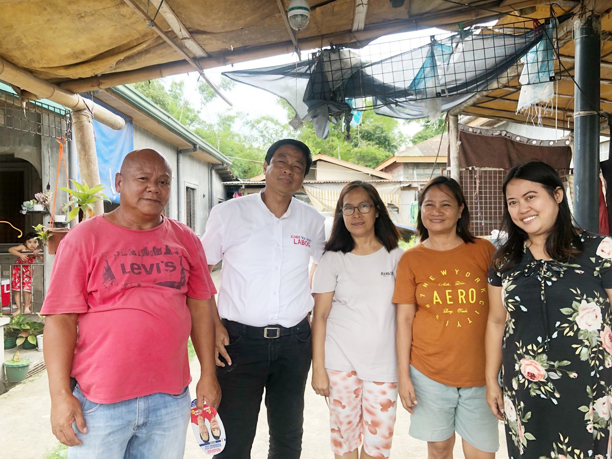 BongToSenateST's tweet photo. Bago ang Grand Rally sa Bauan, Batangas ay nagpicture-picture muna si Ka Bong kasama ang mga Kakampinks! 

Maraming salamat sa inyong suporta para sa ating lider-manggagawa at senador ng masa! 

#BatangasIsPink 
#37LabogSaSenado 
#MakabayangPagbabago https://t.co/ocFcLpqiPY