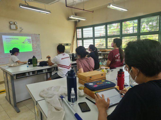 ABSCBNNews's tweet photo. Biology students at the UP-Diliman are in a bubble setup

Instructor Ronniel Pedales: They will spend the weekend dito sa UP, sa loob ng institute namin. Habang nandito iyong mga estudyante, ang activities nila ay limited to the University of the Philippines | via @arraperezDZMM https://t.co/pCzVePZgEk