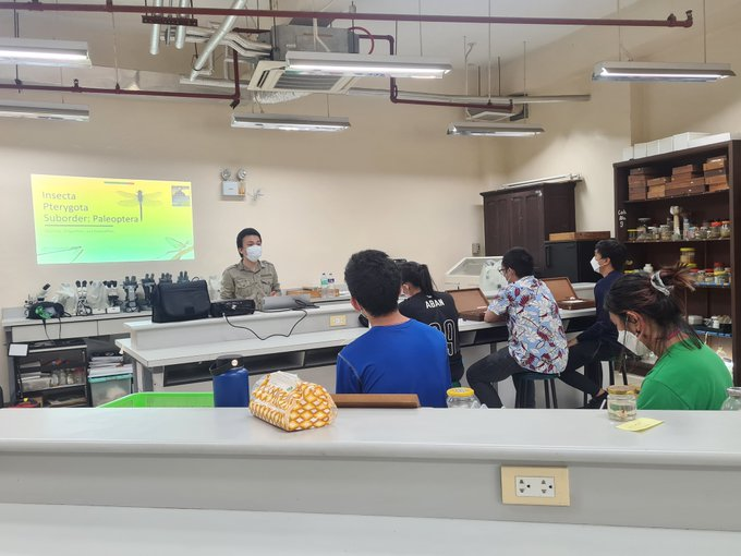 ABSCBNNews's tweet photo. Biology students at the UP-Diliman are in a bubble setup

Instructor Ronniel Pedales: They will spend the weekend dito sa UP, sa loob ng institute namin. Habang nandito iyong mga estudyante, ang activities nila ay limited to the University of the Philippines | via @arraperezDZMM https://t.co/pCzVePZgEk