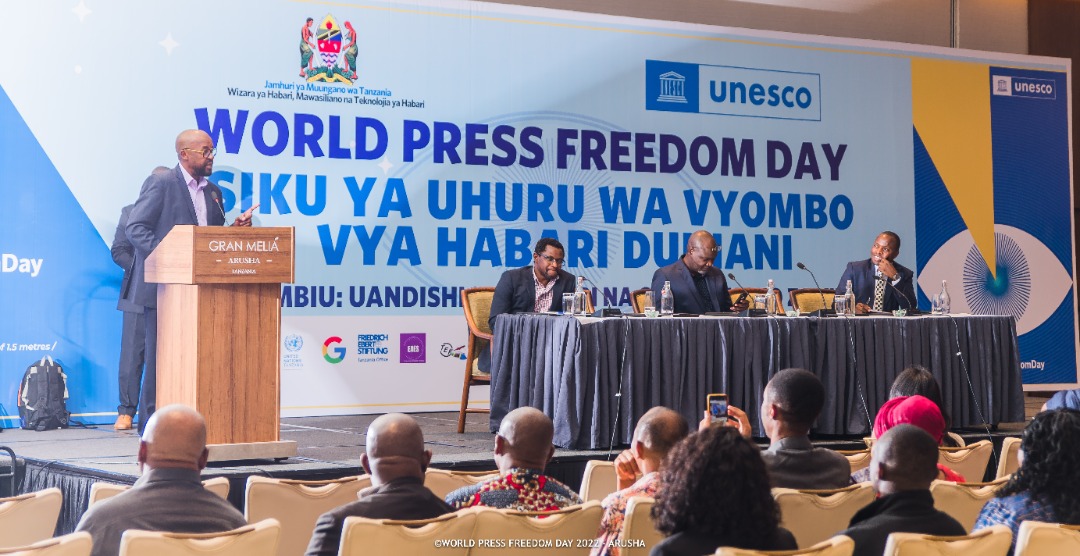 JacklineVictor5's tweet photo. Maadhimisho ya siku ya uhuru wa vyombo vya Habari yakatumike kuangalia changamoto zinazo ikabili  sekta ya Habari na namna ya kufanyia kazi changamoto hizo ambazo hurudisha nyuma Maendeleo ya tasnia hii. #UhuruWaHabari, #PressFreedom, #WorldPressFreedomDay  #WPFD2022. https://t.co/uJ1VjFsQdk