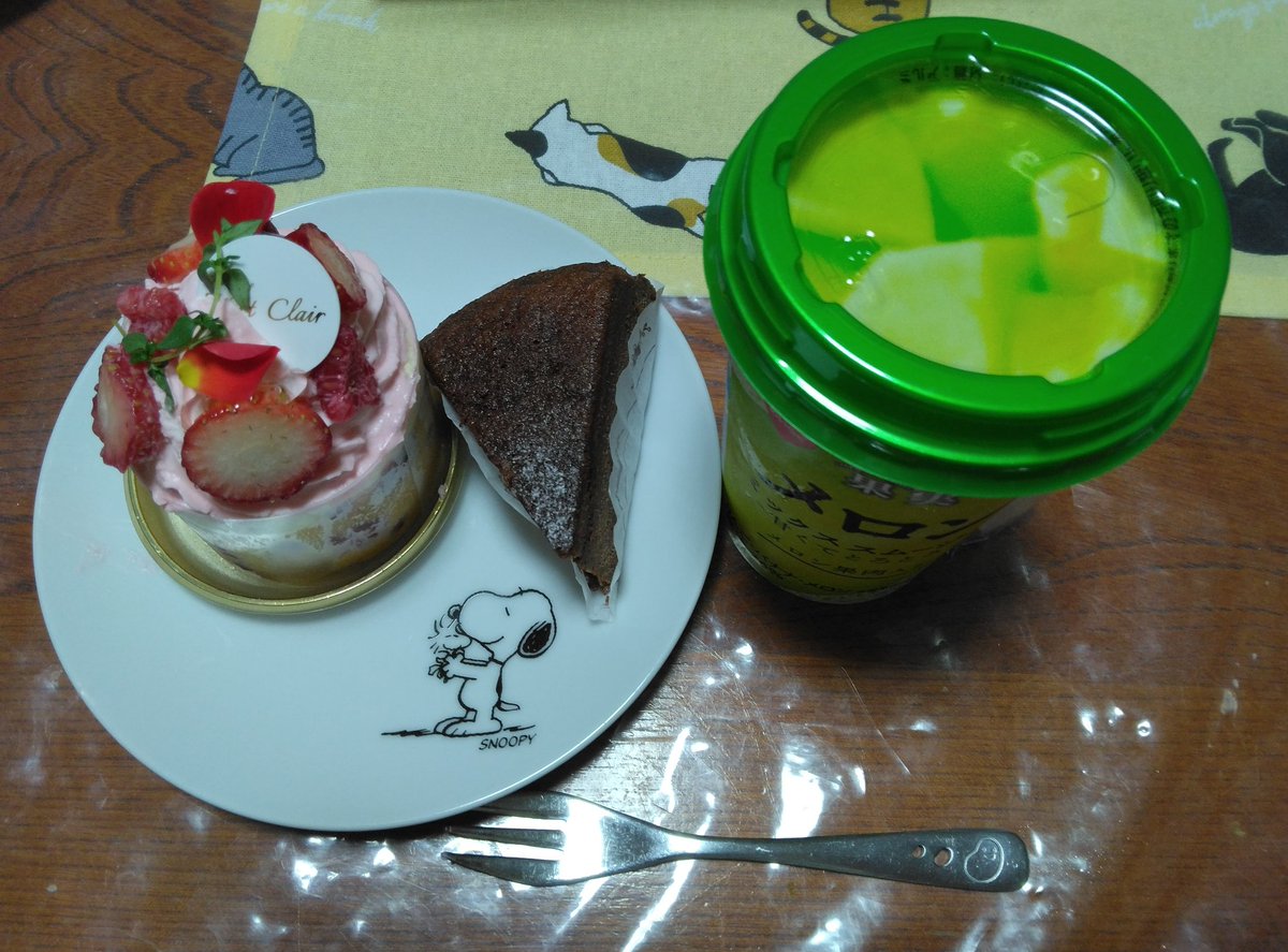 catandgreentea5's tweet image. 昨日、#エスパルスドリームプラザ の #静岡お菓子フェア に行ってきました！
16時頃行ったので、ほとんど売り切れ💦でしたが、 #VERTCLAIR さんと #一條亭 さんのケーキが買えました😋🧡
めちゃ美味しかったです🍰🧡
ドリパルちゃんに2度も遭遇したし、ラッキーな1日でした🧡