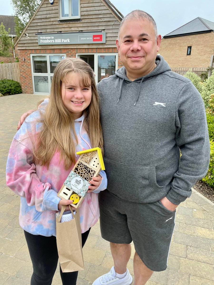 A great start to #Wildflowerweek yesterday meeting the residents at Pembers Hill Park. We gave away some great goodies to help the wildlife in their gardens as well as some wildflowers to plant in their gardens and around the community! 

#wildflowers #savethebees