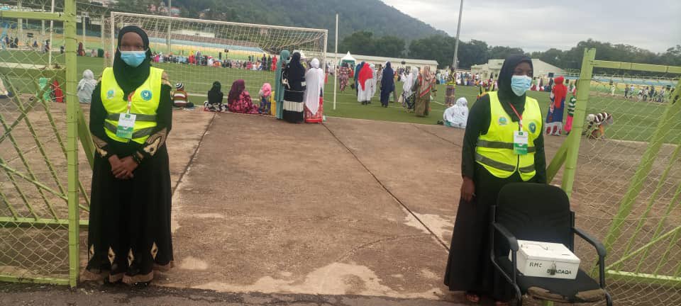 Uyu munsi urubyiruko rw'abakorerabushake  mu karere ka <a href="/Nyarugenge/">Nyarugenge District</a>  , <a href="/CityofKigali/">City of Kigali</a> bafashije umuryango  mugari waba islamu mu #Rwanda  mugikorwa cyo gusenga  ishengesho rya Eid-il-fitri risoza igisibo cy'ukwezi kwa Rmathan.