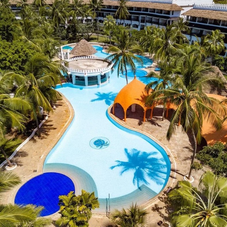 starlucktrv's tweet photo. Southern Palms Diani😍 Neat spacious rooms, 2 large swimming pools and numerous on-site restaurants to choose from. https://t.co/kRaZm0lf4d