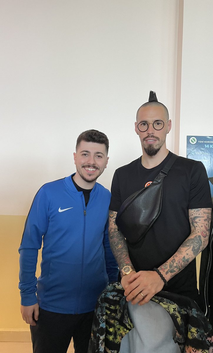 _mustafayldrm11's tweet photo. Grande #MarekHamsik ile #RamazanBayramı hatırası♥️💙 https://t.co/vCDMC9I9x0
