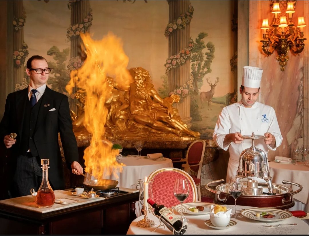 clemenceleleu's tweet photo. Les photos des lauréats du Food Photographer of the Year. Ça fait voyager, ça questionne et parfois ça crispe un peu (on sent une pointe d'essentialisation dans certains clichés). Le gagnant cette année :  Dedbatta Chakraborty qui a immortalisé un vendeur de kebab de rue https://t.co/wEOruRx8rk