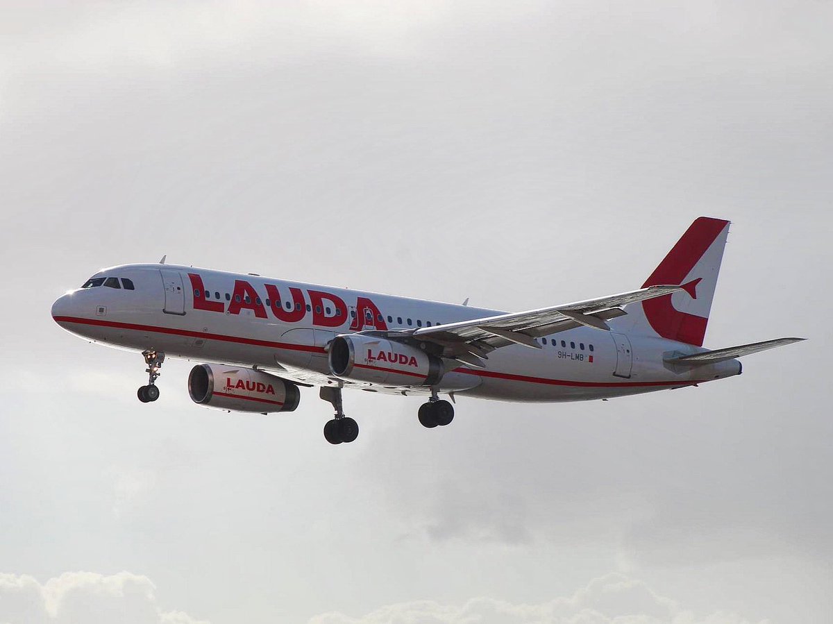 MattCarts86's tweet photo. First catch of Lauda Motion A320
#avgeek #avgeeks #aviation #aviationphotography #Airbus #A320 #Canaryislands #Lauda #Laudamotion #aircraft #plane #planespotter #planespotting https://t.co/yv8da143OW