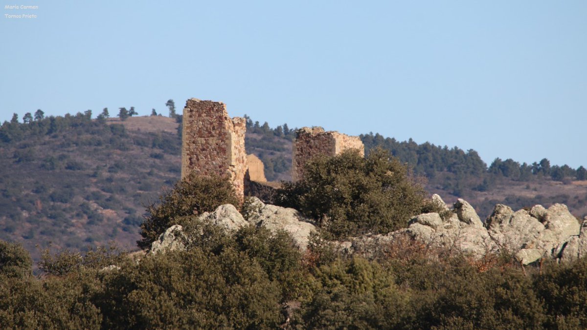CIGALLOCANTA's tweet photo. Imágenes del castillo de #Santed
Los castillos de #Santed , #Berrueco, #Tornos antiguamente fueron de gran importancia en la defensa de las tierras aragonesas Actualmente son interesantes miradores de la Cuenca de la #lagunaDeGallocanta
Buen y feliz día para todos
2 de mayo https://t.co/u53TReZOxA