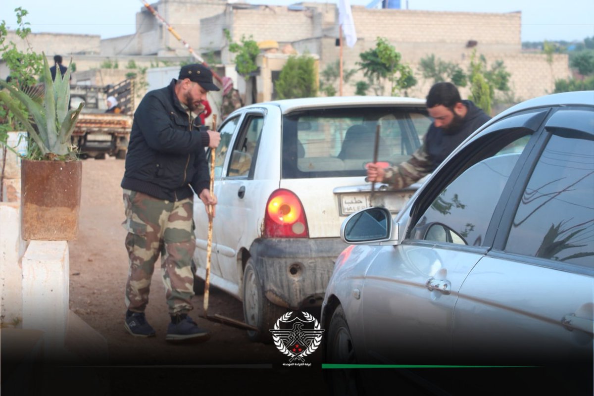 UniLeadership's tweet photo. #غرفة_القيادة_الموحدة
#عزم

انتشار قوّات غرفة القيادة الموحدة-عزم على الطرق الرئيسية والحواجز خلال أيام عيد الفطر المبارك لضبط الأمن وحماية الأهالي في مدينة الباب بريف حلب.

https://t.co/BdIrvZlFrU https://t.co/mylW4xSo2D