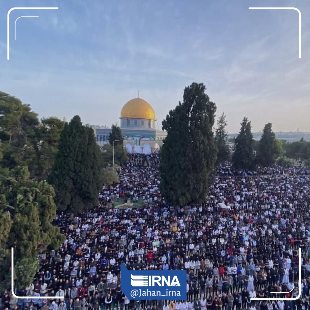 iraninitaly's tweet photo. More than 200,000 prayers today pray of Eid-ol- #Fetr in BeytolMoghdas Mosque,
#free_Palestine https://t.co/cZRF37nPjj