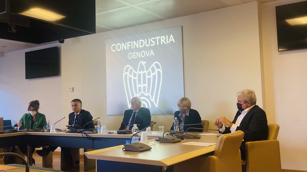 Incontro con <a href="/MCampomenosi/">Marco Campomenosi</a> <a href="/robertapinotti/">Roberta Pinotti</a> <a href="/edorixi/">Edoardo Rixi</a> <a href="/raffaellapaita/">Raffaella Paita</a> in <a href="/ConfindustriaGe/">Confindustria Genova</a> per capire a che punto siamo con l’avvio del cantiere della #grondadiponente