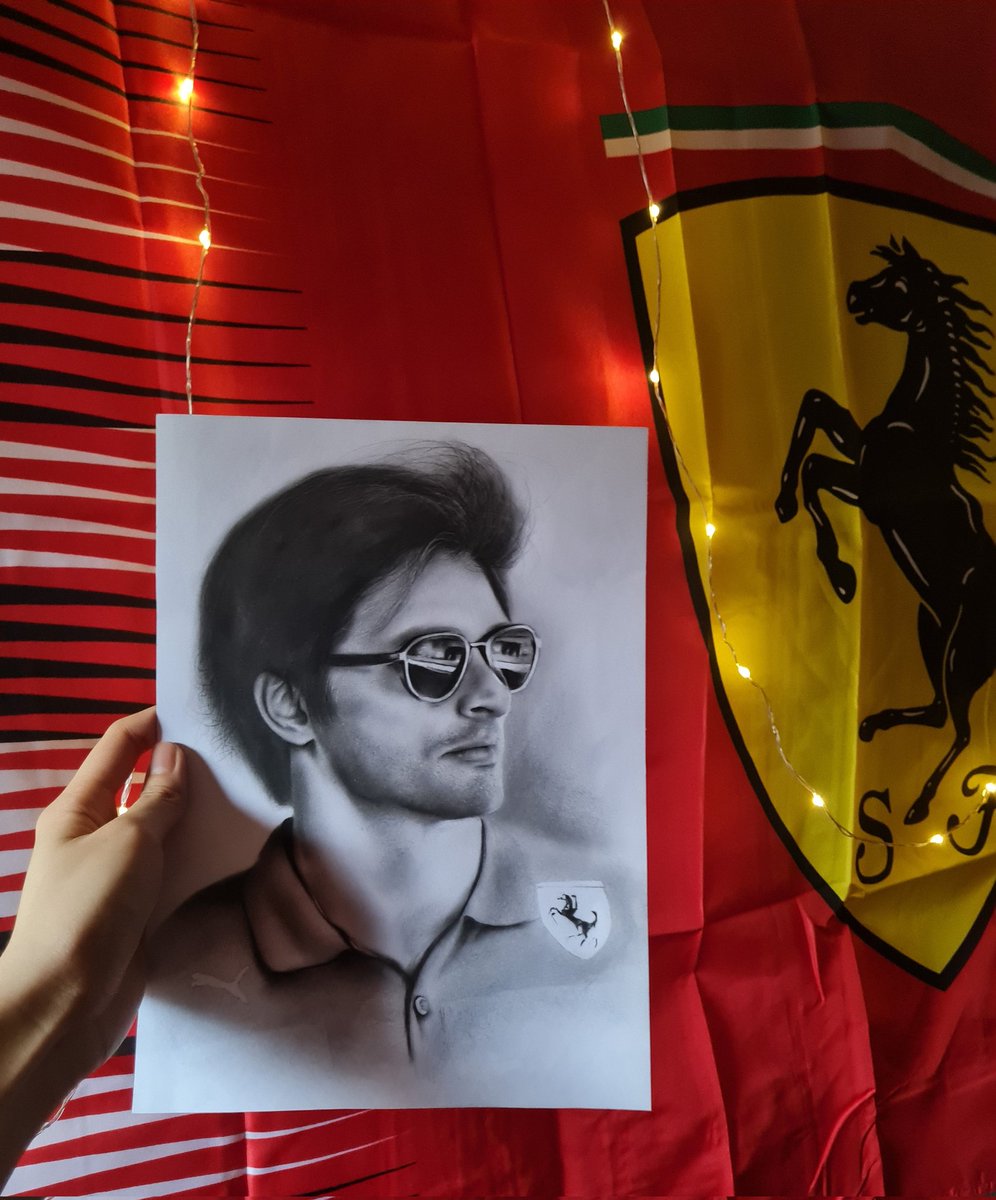 carlosqinz's tweet photo. Oh hello there @Carlossainz55 🌶

#essereFerrari https://t.co/NwXF8pxuI4
