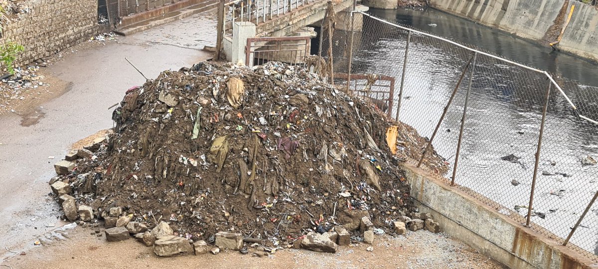 pavanr2345's tweet photo. Madam @GadwalvijayaTRS. Its been 1 week since the waste is taken out nd dumped. It blocks our home gate nd gives a bad smell.Kindly give instructions to remove it asap.Location-Fathenagar, Akshaya Enclave @CommissionrGHMC @GHMCOnline @DC_Kukatpally @Ae12113 @KTRTRS https://t.co/a91B89JhsW