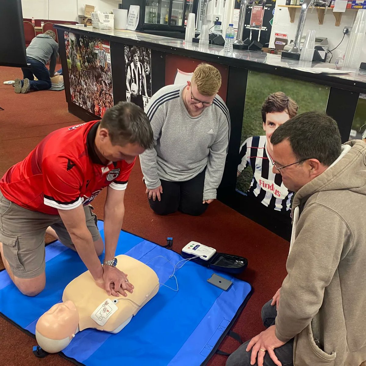 bluelightsb's tweet photo. We were asked to deliver #CPR and #AED training to @MarinersTrust members and we were delighted to assist.
If you would like us to provide first aid training to your group or club, please email enquiries@bluelightsbrigade.co.uk 
#communityresilience 
#heartstart 
#savealife https://t.co/7OpLHE6hEg