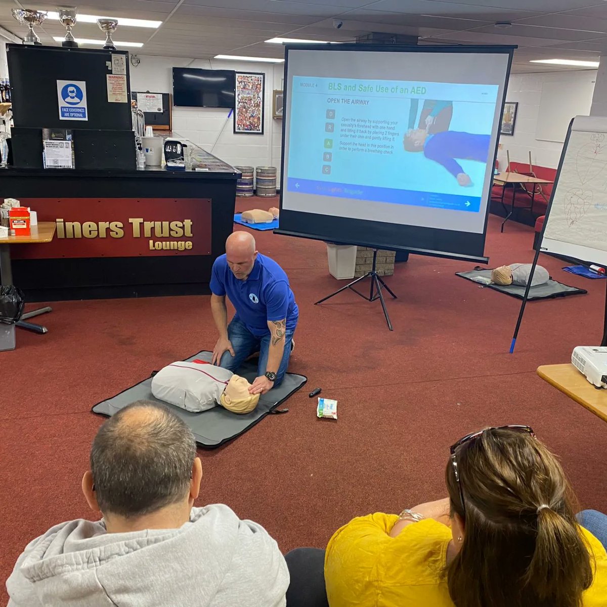 bluelightsb's tweet photo. We were asked to deliver #CPR and #AED training to @MarinersTrust members and we were delighted to assist.
If you would like us to provide first aid training to your group or club, please email enquiries@bluelightsbrigade.co.uk 
#communityresilience 
#heartstart 
#savealife https://t.co/7OpLHE6hEg