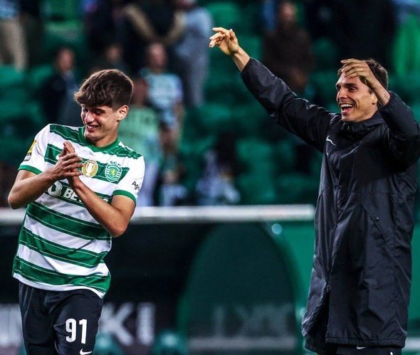O sorriso e a felicidade de Palhinha com a estreia de Rodrigo Ribeiro em Alvalade 💚