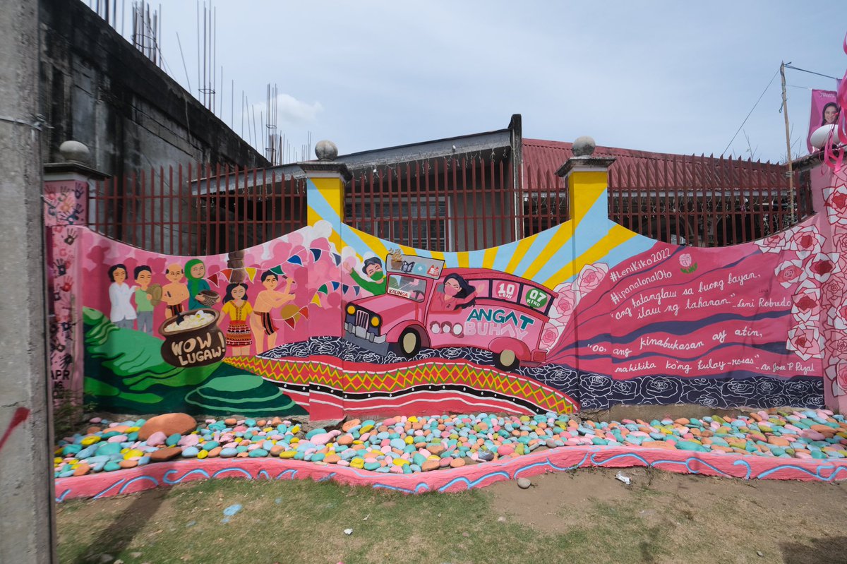 lenirobredo's tweet photo. We also made a quick stop at the Leni-Kiko mural that our youth volunteers from Team Leni Kiko Kalinga painted in front of their headquarters. Kahit saan talagang bahagi ng bansa, napaka-creative ng ating mga kasama💖💖 https://t.co/4kwIPlm6C6
