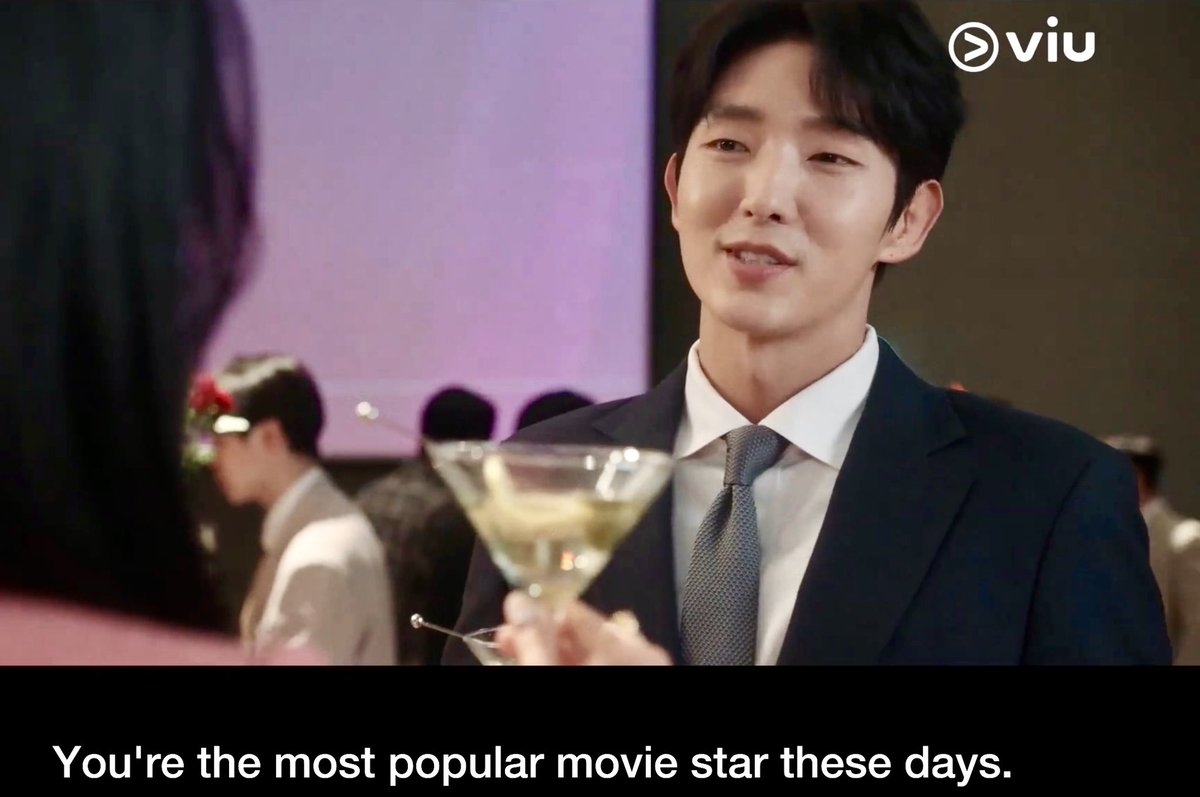 debbieqtan's tweet photo. You Joongi are the most popular movie star these days & with Again My Life getting high ratings, too! 👍🏻👏🏻 CTTO 📷 Screenshot #AgainMyLife @JGshock #LeeJoonGi #LeeJunKi #BestActor #RealArtist #handsome #SuperStar #Idol #KimHeeWoo #PopularStar https://t.co/gD43X2ErR4