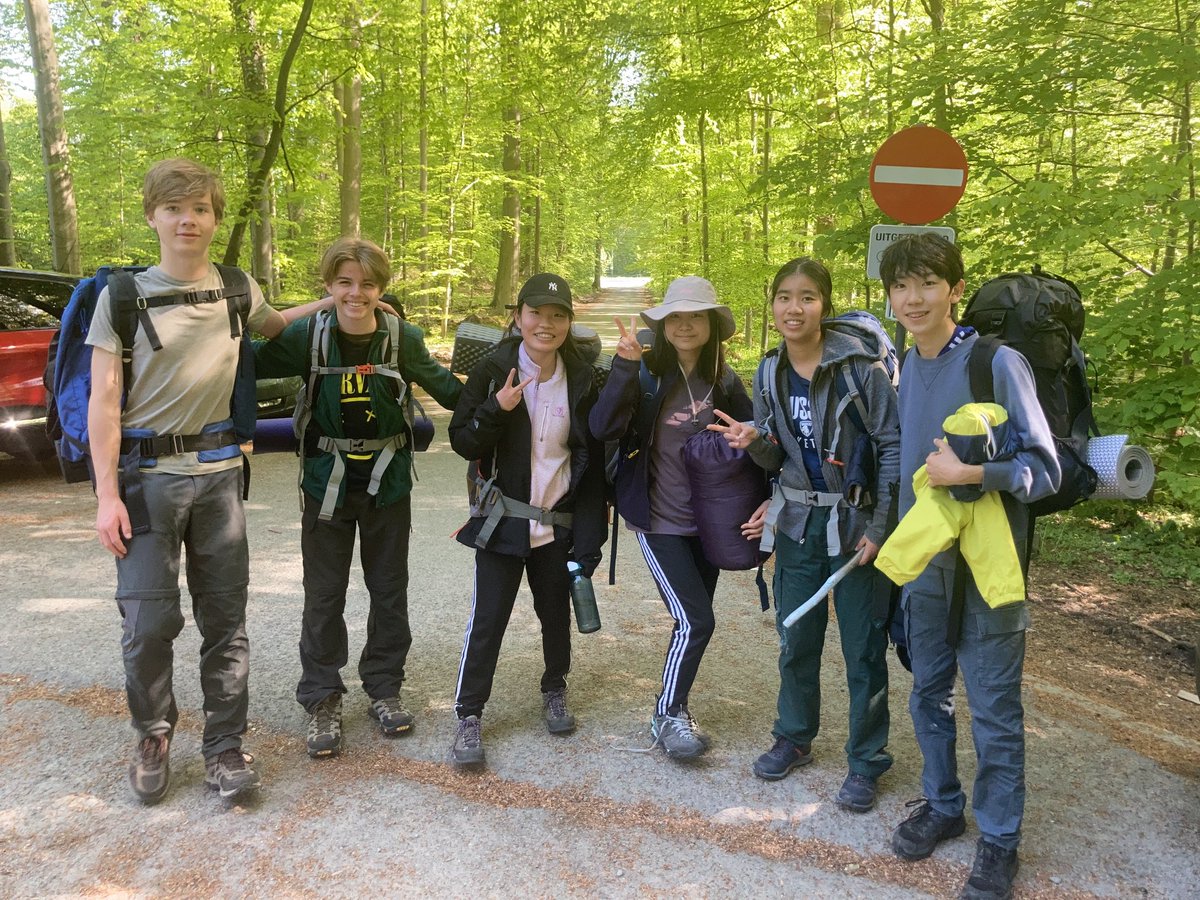 Newman_SJane's tweet photo. Day 2 of IA Bronze Practice Hike - Pink &amp; Blue groups all smiles 😊 ⁦@ISB_MS⁩ ⁦@intaward⁩ https://t.co/V6nshIbSnf