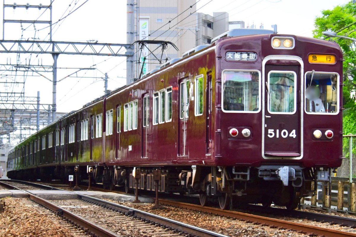 SNOOPY1T0K4's tweet photo. 2022年5月2日(月) 平日ダイヤ
宝塚線5100系4連続🟨急行運用
豊中ー蛍池 (蛍池曲線東)
T#22…5106f
T#10…5128f
T#7….5104f
T#6…5100f
#阪急電車 #阪急5100系 #5100f #5104f #5106f #5128f https://t.co/7Bija8A7dK