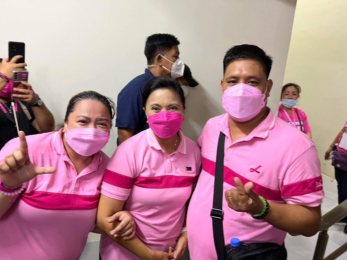 kristine_danica's tweet photo. Hangga't nabubuhay kami, mamahalin ka namin, araw araw @lenirobredo
@aikarobredo
@jpgrobredo
@jillrobredo https://t.co/r1zYx6RXsx