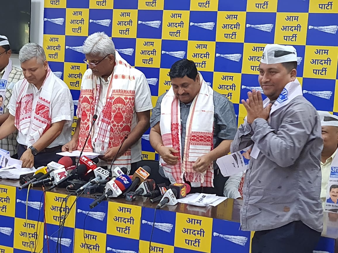 Insidech2020's tweet photo. Jitul Deka -Ex working president of Raijor dal
Kamal kumar medhi- Ex GS of Raijor dal
Anurupa Dekaraja - Ex Spokesperson of Raijor dal
Binoy deka - State ex member
Dipankar Kalita : former General Secretary
Dibyojyoti Sarma: Ex-VP joined AAP in Delhi

#Raijordal #AamAadmiParty https://t.co/ODXET5Fn5a