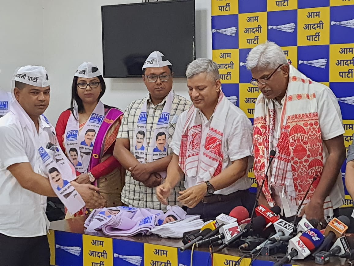 Insidech2020's tweet photo. Jitul Deka -Ex working president of Raijor dal
Kamal kumar medhi- Ex GS of Raijor dal
Anurupa Dekaraja - Ex Spokesperson of Raijor dal
Binoy deka - State ex member
Dipankar Kalita : former General Secretary
Dibyojyoti Sarma: Ex-VP joined AAP in Delhi

#Raijordal #AamAadmiParty https://t.co/ODXET5Fn5a
